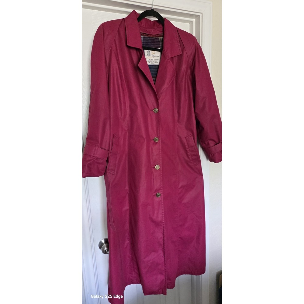 Beautiful Vintage 1970s London Fog Fuchsia/Maroon Raincoat Womens